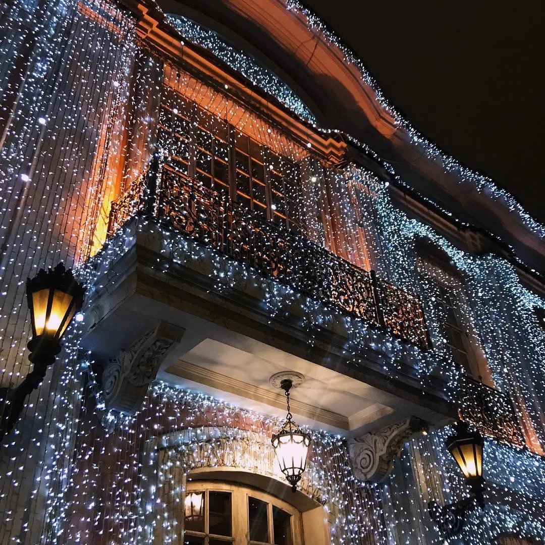 Монтаж архитектурной подсветки здания (гирлянд))